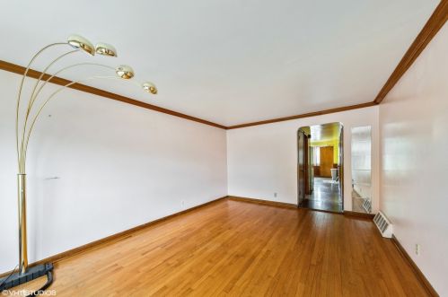 8742 Fairfield Ave, Chicago, IL 60805-1147