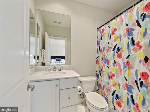 12460 Ansin Cir Dr, Rockville MD 20854-6912 exterior