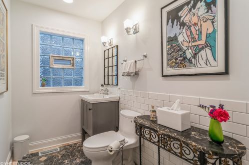 1845 Cornelia Ave, Chicago IL 60657-1022 exterior