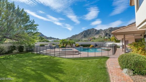 2347 Cinnabar Ave, Phoenix AZ  85028-3633 exterior