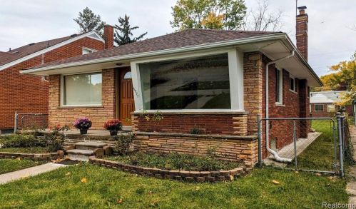 6577 Dolphin St, Dearborn Heights, MI 48127-2537