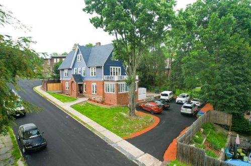 2 Linden Pl, Middletown, NY 10940-4804