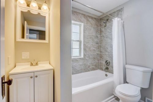 117 65, Milwaukee WI 53213-4018 exterior