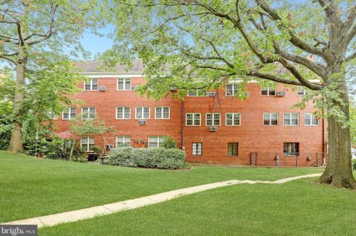 1322 Martha Custis Dr, Alexandria VA  22302-2025 exterior