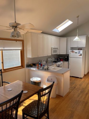 1330 Greenview Ave, Chicago IL 60626-5035 exterior