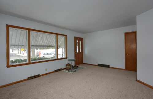 6234 1st St, Milwaukee, WI 53207-6256