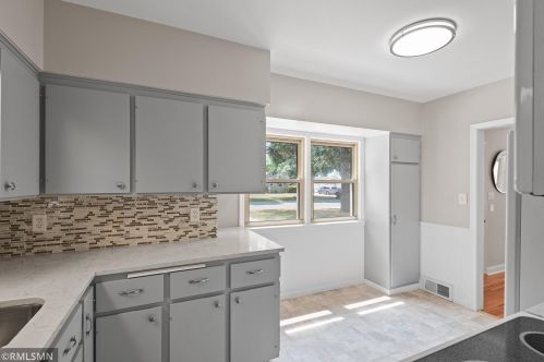 2083 Floral Dr, Saint Paul MN 55110-3849 exterior