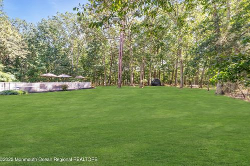 5 Dickens Ct, Jackson Twp NJ  08527-2844 exterior