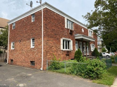 81 Alpine St, Outwater, NJ 07026-2145