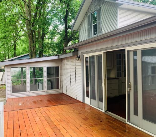 402 Broadway St, Three Rivers MI  49093-1828 exterior