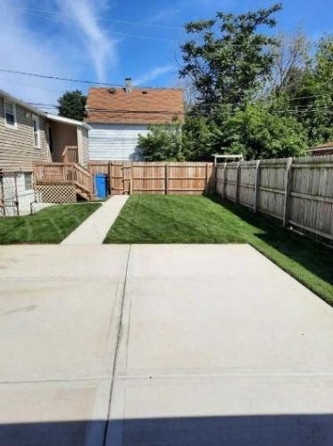 9325 Cregier Ave, Chicago IL  60617-3631 exterior