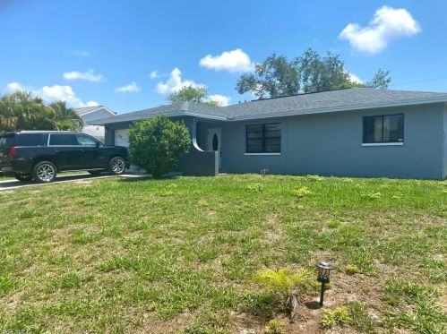 5476 26th Pl, Naples, FL 34116-7508