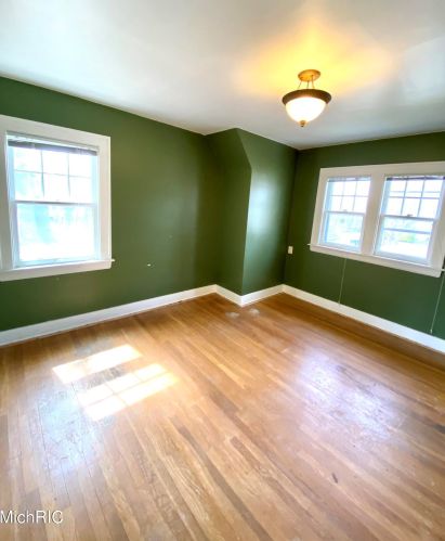 414 Graceland St, Grand Rapids MI 49505-4176 exterior