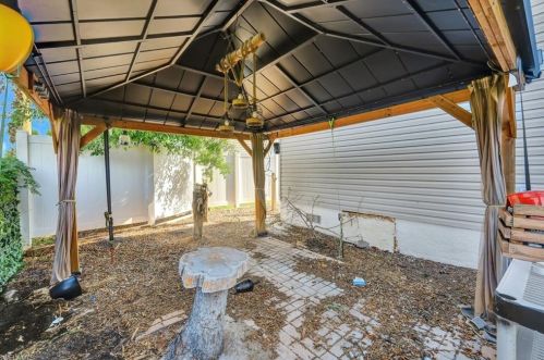 279 Leawood Cir, Naples FL 34104-4133 exterior