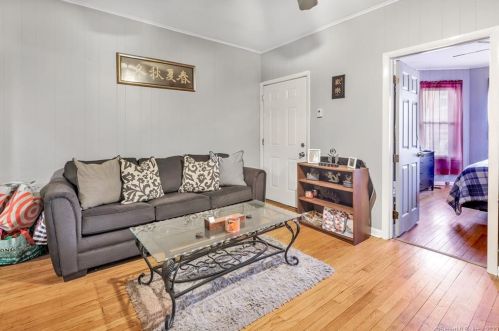 195 Elizabeth St, Derby CT 06418-1814 exterior