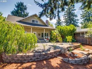 7802 Woodstock Blvd, Portland, OR 97206-5888