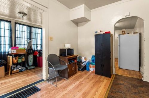 121 Bausman St, Pittsburgh PA 15210-2084 exterior