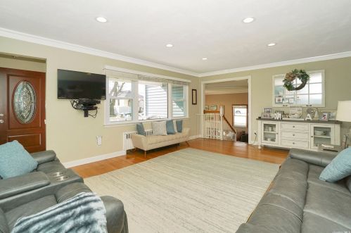 1526 10 St, Babylon NY 11704-3836 exterior