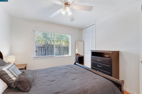 3112 Mount Diablo St, Concord CA 94518-1146 exterior