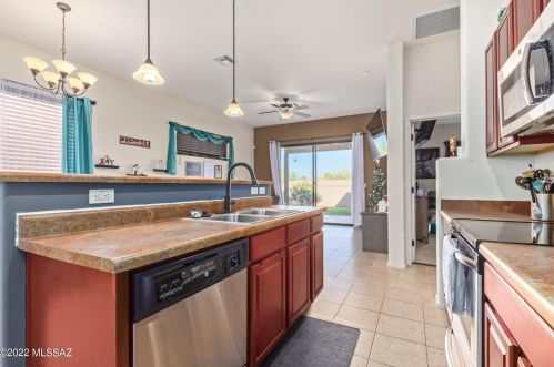 8770 Perry Park Cir, Tucson AZ  85730-1302 exterior