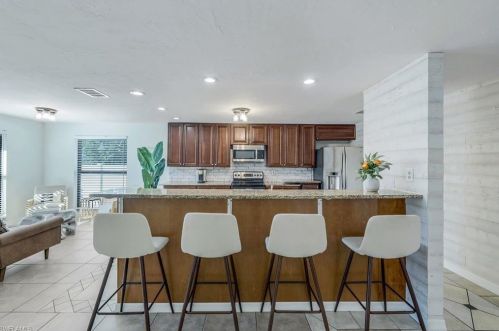 724 102 Ave, Naples FL 34108-3214 exterior