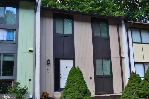 2295 Emerald Heights Ct, Herndon, VA 20191-1751