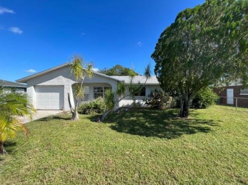 114 Camelot Dr, Fort Pierce, FL 34946-1224