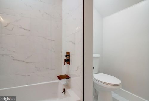 2911 17th St, Washington DC  20018-1825 exterior