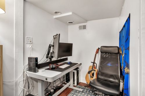 4710 Artesian Ave, Chicago IL 60659-5035 exterior