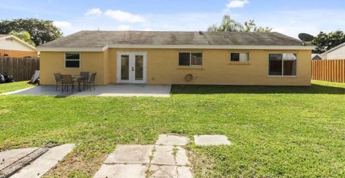 2032 Hideaway Cir, Fort Pierce, FL 34952-4802