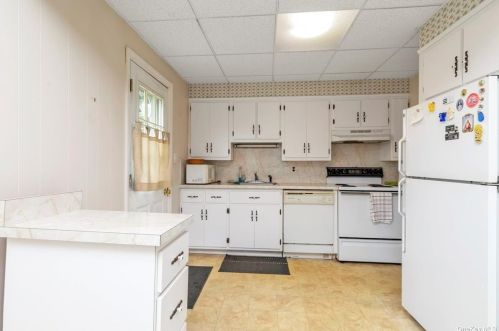 127 Berry St, Valley Stream NY 11580-3422 exterior