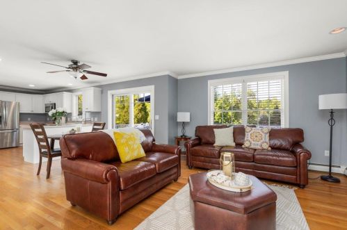 29 Hubbard Rd, Dover NH 03820-4273 exterior