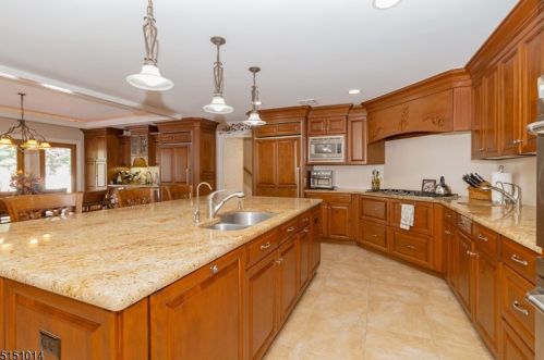 1 Briarcliffe Dr, Scotch Plains NJ 07076-2314 exterior