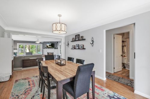 8125 Lk Wood Dr, Kalamazoo MI 49002-4338 exterior