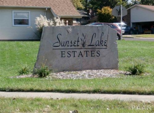 1852 Autumn Ridge Dr, Pekin, IL 61554-9503