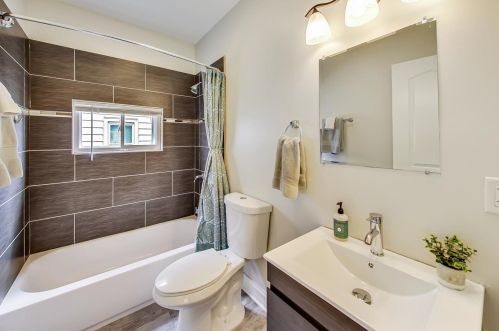 4316 Moody Ave, Chicago IL 60638-3545 exterior