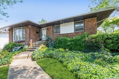 766 Bunker Rd, Valley Stream, NY 11581-3538