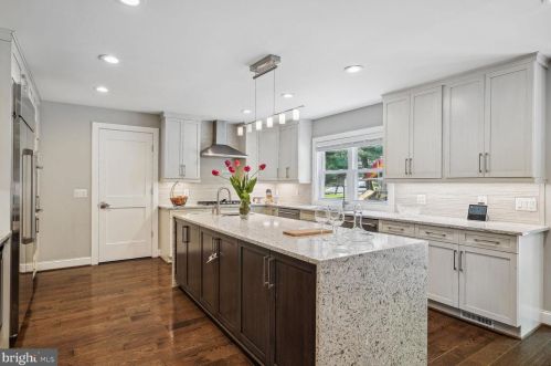 8819 Victory Ln, Rockville MD 20854-3643 exterior