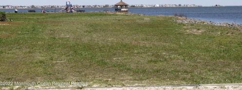 1413 Daytona Rd, Lacey NJ 08731-5016 exterior