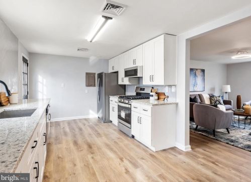 1 Scarlet Ave, Chester PA 19014-2122 exterior