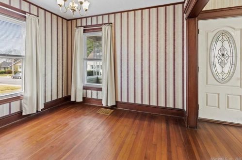 52 Delmont St, Manchester CT 06042-3510 exterior