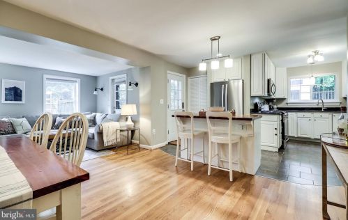 1211 Morningside Ln, Alexandria, VA 22308-1042