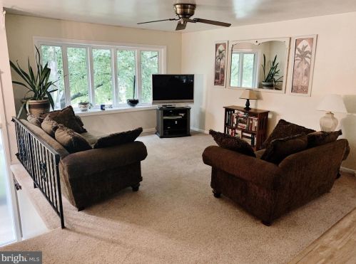 461 Parkwynne Rd, Lancaster, PA 17601-2834