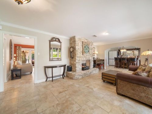 9604 Flintrock Cir, Austin TX 78737-1113 exterior