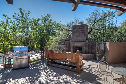 6655 Canyon Crest Dr, Tucson AZ  10161-0937 exterior