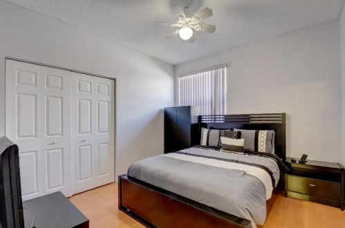 9212 Cove Point Cir, Boynton Beach FL 33472-2766 exterior