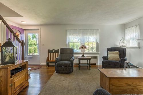 169 Glenwood St, Manchester CT 06040-5548 exterior