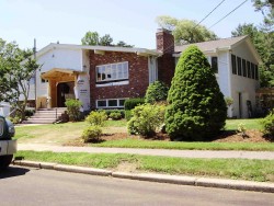 6 Grace Rd, Newton, MA 02459-3426