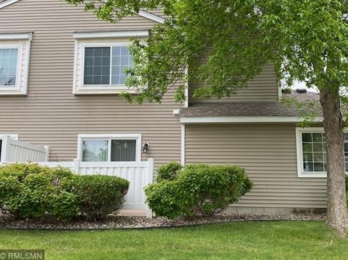 394 Wilderness Dr, Chaska, MN 55318-1578