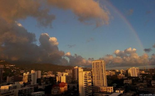 1571 Piikoi St, Honolulu HI  96822-4085 exterior